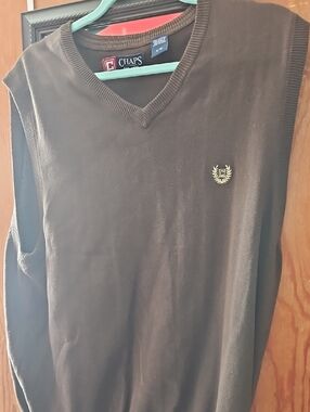 Chaps Men’s Black V-Neck Sweater Vest with Embroidered Crest
